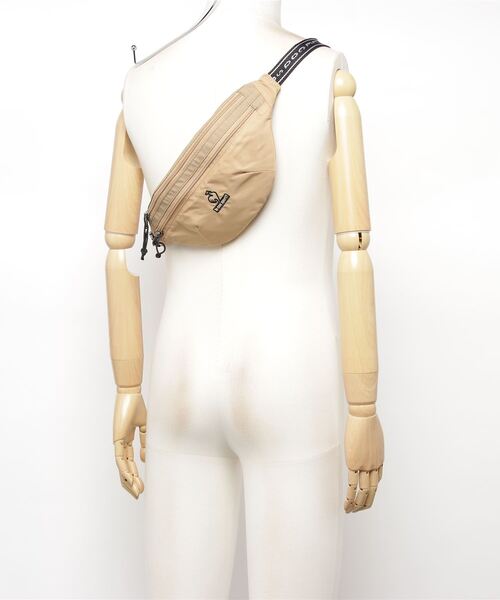 le coq sportif(ルコックスポルティフ)の「スポーツ メンズ レディース ユニセックス ボディバッグ 小物 バッグ アクセサリー カジュアル トレーニングウエア スポーツウエア(ボディバッグ/ウエストポーチ・メンズ・ベージュ/ブラック・F)」の14枚目の写真