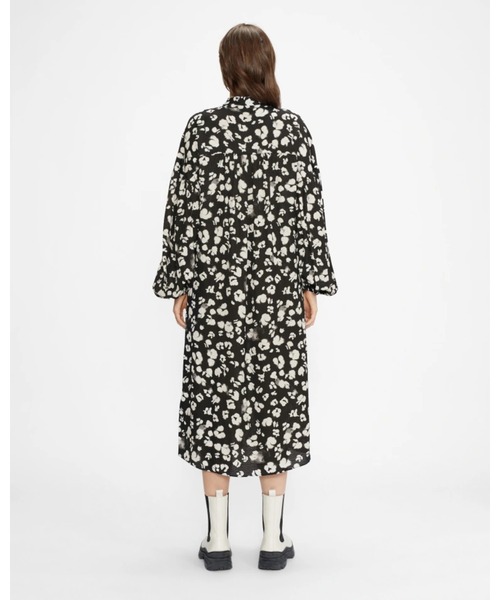 Ted Baker(テッドベーカー)の「WILMY フラワープリント ロングドレス(ワンピース・レディース・ブラック・2/1/3/0)」の5枚目の写真
