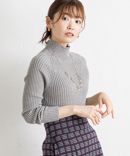 prose verse(プロズヴェール)の「《WEB限定》ハイネックリブニット(ニット/セーター・レディース・オフホワイト/ブラック/グレー/ライトベージュ/グリーン・MEDIUM)」の1枚目の写真