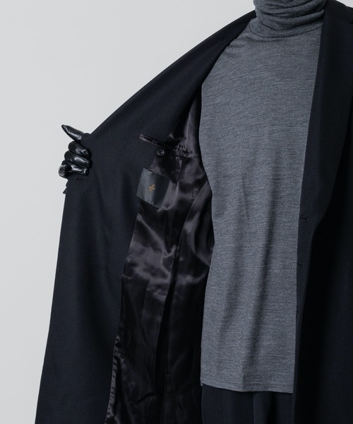 ato（アトウ）の「asymmetrically buttoned chesterfield coat（チェスターコート・メンズ・ブラック/ネイビー・44/46/48）」の12枚目の写真