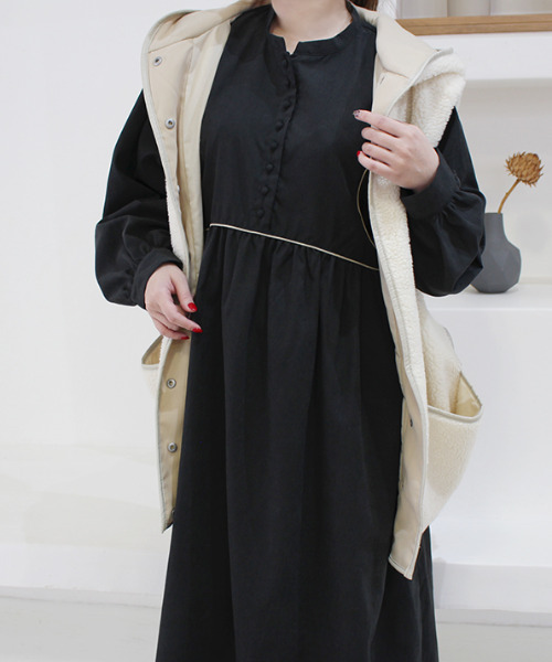 MODE ROBE(モードローブ)の「バイカラーステッチウエストタックワンピース(ワンピース・レディース・ブラック/ベージュ・FREE)」の4枚目の写真