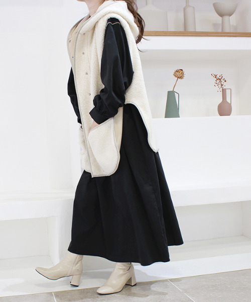 MODE ROBE(モードローブ)の「バイカラーステッチウエストタックワンピース(ワンピース・レディース・ブラック/ベージュ・FREE)」の11枚目の写真