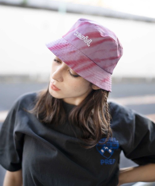 X-girl(エックスガール)の「TIE DYE BUCKET HAT(ハット・レディース・ホワイト/ブラック/ピンク・ONE SIZE)」の7枚目の写真