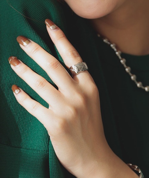 DONOBAN（ドノバン）の「キルティングリング（リング・レディース・シルバー/ゴールド・ONESIZE）」の6枚目の写真