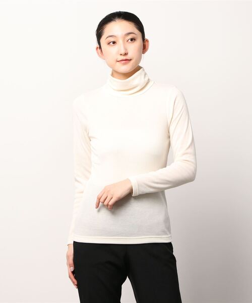 FUNALIVE(ファンアライブ)の「PAGE ONE ひまわりオイル加工シャーリングタートル長袖(Tシャツ/カットソー・レディース・ブラック/イエロー/アイボリー/ダークグレー/モカ/グレイッシュブルー・LL/M/L)」の2枚目の写真