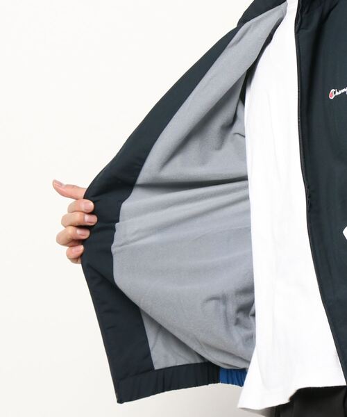 Champion（チャンピオン）の「【Champion】ZIP SPORTS JACKET（ナイロンジャケット・メンズ・カーキ/ネイビー・XL/L/M）」の16枚目の写真