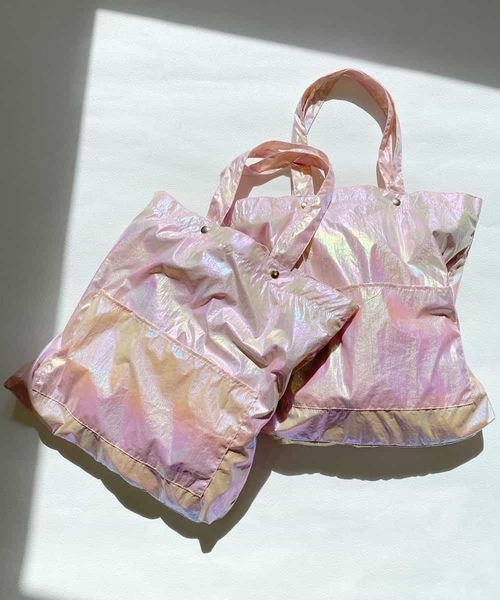 A de a.v.v(アードアー・ヴェ・ヴェ)の「オーロラトートバッグ(トートバッグ・レディース・ライトピンク/ホワイト/ライトブルー・38/39)」の3枚目の写真