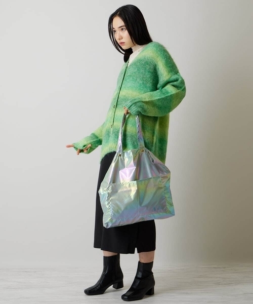 A de a.v.v(アードアー・ヴェ・ヴェ)の「オーロラトートバッグ(トートバッグ・レディース・ライトピンク/ホワイト/ライトブルー・38/39)」の13枚目の写真