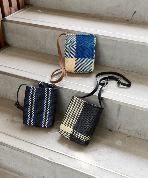 VARISISTA Global Studio（ヴァリジスタ グローバルスタジオ）の「【VARISISTA Global Studio 別注】メルカド スクエアショルダー（ショルダーバッグ・メンズ・ベージュ/ブラック/ブルー・フリー）」の9枚目の写真