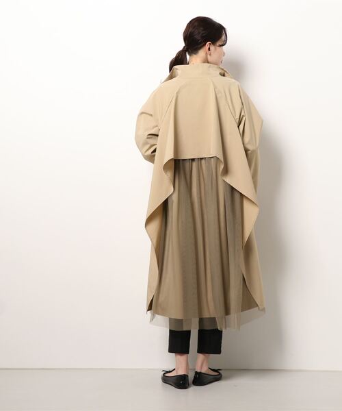 MARECHAL TERRE（マルシャルテル）の「【MARECHAL TERRE/マルシャルテル】バックチュールフリルデザインコート（トレンチコート・レディース・ベージュ/グリーン・38）」の4枚目の写真