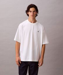 Calvin Klein Jeans（カルヴァンクラインジーンズ）の「【ユニセックス】アーカイブロゴ リラックスクルーネック Tシャツ（Tシャツ/カットソー）」