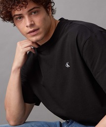 【ユニセックス】アーカイブロゴ リラックスクルーネック Tシャツ[JUNG KOOK / ジョングク着用商品]