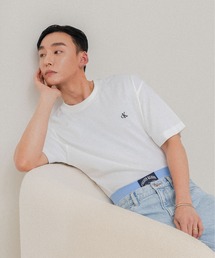 Calvin Klein Jeans（カルヴァンクラインジーンズ）の「【ユニセックス】アーカイブロゴ リラックスクルーネック Tシャツ（Tシャツ/カットソー）」