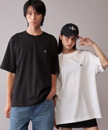 Calvin Klein Jeans（カルヴァンクラインジーンズ）の「【ブランド公式】【ユニセックス】アーカイブロゴ リラックスクルーネック Tシャツ[JUNG KOOK / ジョングク着用商品]（Tシャツ/カットソー）」