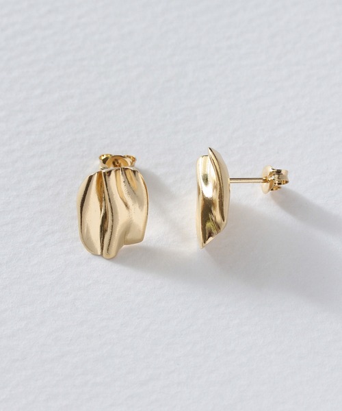 NOIR DE POUPEE(ノワールドプーペ)の「silver925 ボリュームビロードテクスチャー スタッドピアス (ニッケルフリー)(ピアス(両耳用)・レディース・ゴールド・FREE)」の3枚目の写真