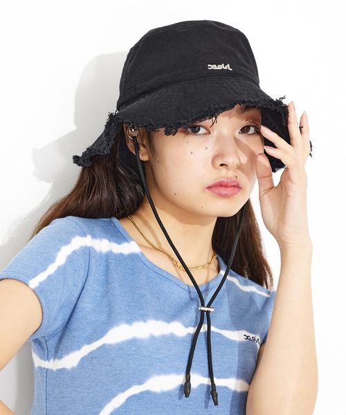 X-girl(エックスガール)の「MILLS LOGO RESORT HAT(ハット・レディース・ブラック/ベージュ・ONE SIZE)」の2枚目の写真