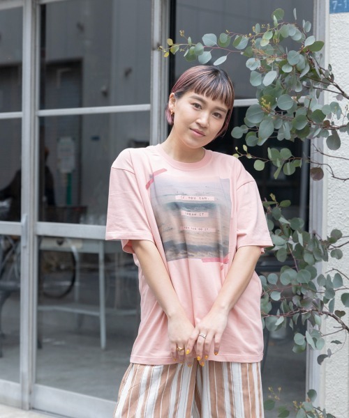 Ocean Pacific（オーシャンパシフィック）の「【OceanPacific×Sandy mag】ユニセックス 50thコラボTシャツ（Tシャツ/カットソー・レディース・ホワイト/チャコールグレー/ピンク・MEDIUM/LARGE/X-LARGE）」の3枚目の写真