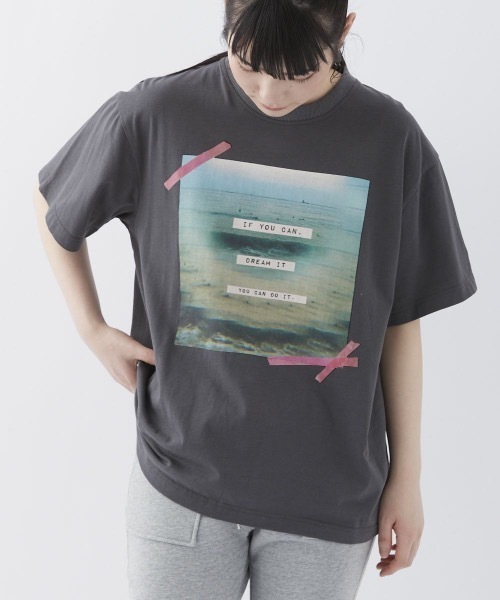 Ocean Pacific（オーシャンパシフィック）の「【OceanPacific×Sandy mag】ユニセックス 50thコラボTシャツ（Tシャツ/カットソー・レディース・ホワイト/チャコールグレー/ピンク・MEDIUM/LARGE/X-LARGE）」の5枚目の写真