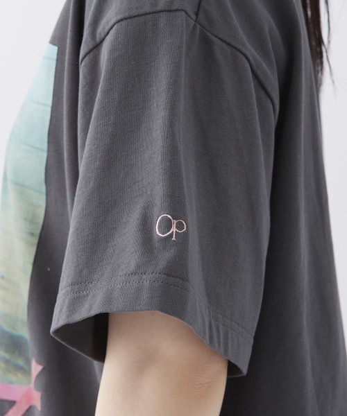 Ocean Pacific（オーシャンパシフィック）の「【OceanPacific×Sandy mag】ユニセックス 50thコラボTシャツ（Tシャツ/カットソー・レディース・ホワイト/チャコールグレー/ピンク・MEDIUM/LARGE/X-LARGE）」の16枚目の写真