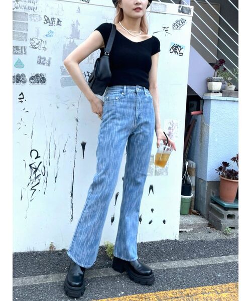 EMODA（エモダ）の「ウォッシュセミフレアジーンズ（デニムパンツ・レディース・ライトブルー/ブラック・SMALL/MEDIUM/X-SMALL）」の20枚目の写真