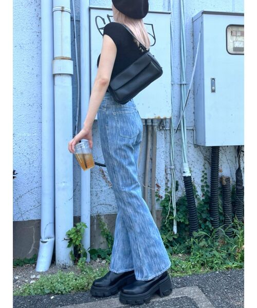 EMODA（エモダ）の「ウォッシュセミフレアジーンズ（デニムパンツ・レディース・ライトブルー/ブラック・SMALL/MEDIUM/X-SMALL）」の11枚目の写真