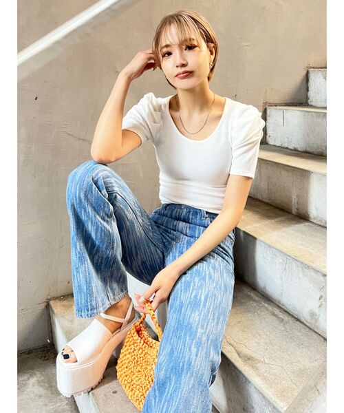 EMODA（エモダ）の「ウォッシュセミフレアジーンズ（デニムパンツ・レディース・ライトブルー/ブラック・SMALL/MEDIUM/X-SMALL）」の6枚目の写真