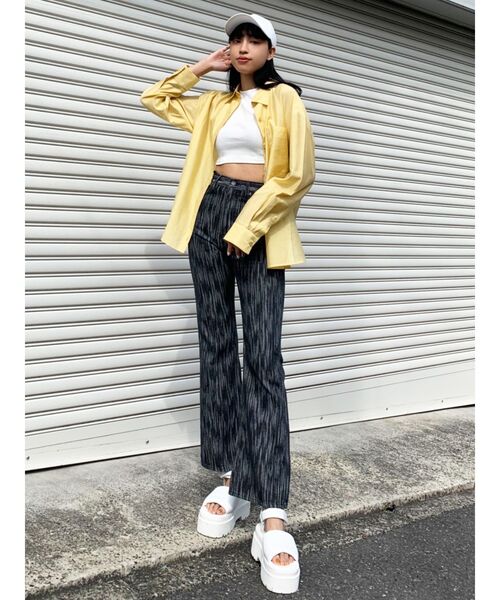 EMODA（エモダ）の「ウォッシュセミフレアジーンズ（デニムパンツ・レディース・ライトブルー/ブラック・SMALL/MEDIUM/X-SMALL）」の9枚目の写真