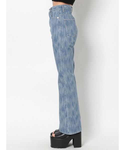 EMODA（エモダ）の「ウォッシュセミフレアジーンズ（デニムパンツ・レディース・ライトブルー/ブラック・SMALL/MEDIUM/X-SMALL）」の7枚目の写真