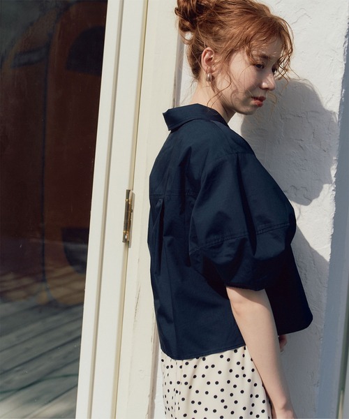 titivate（ティティベイト）の「ﾊﾟﾌｽﾘｰﾌﾞｼｮｰﾄｼｬﾂﾌﾞﾗｳｽ（シャツ/ブラウス・レディース・オフホワイト/イエロー/ネイビー・S/M）」の4枚目の写真