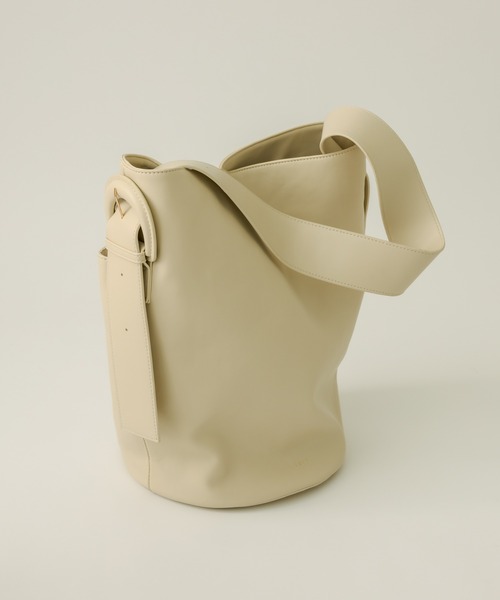 loti（ロティ）の「WEB限定 loti 多収納ポケットバケツBAG（トートバッグ・レディース・アイボリー/ブラック・FREE）」の9枚目の写真