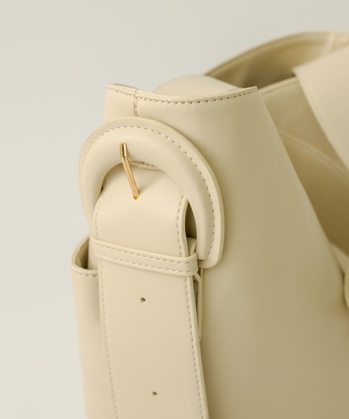 loti（ロティ）の「WEB限定 loti 多収納ポケットバケツBAG（トートバッグ・レディース・アイボリー/ブラック・FREE）」の11枚目の写真