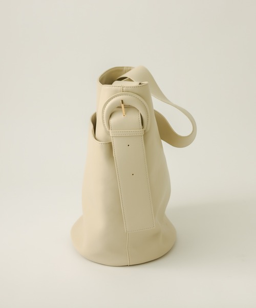 loti（ロティ）の「WEB限定 loti 多収納ポケットバケツBAG（トートバッグ・レディース・アイボリー/ブラック・FREE）」の12枚目の写真