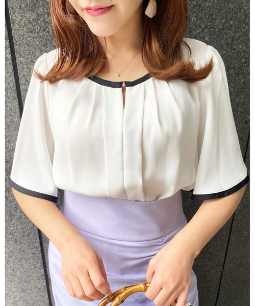 INGNI(イング)の「ゴールドパーツ配色パイピング/ブラウス(シャツ/ブラウス・レディース・サックスブルー/ホワイト×ブラック/グレー系その他・M)」の15枚目の写真