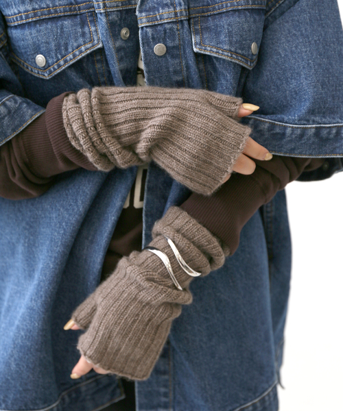 SLOBE IENA（スローブイエナ）の「【WILLIAM BRUNTON/ウィリアム ブラントン】CashmereRIB Plain グローブ（手袋・レディース・ブラウン/グレー/ベージュ・FREE）」の3枚目の写真
