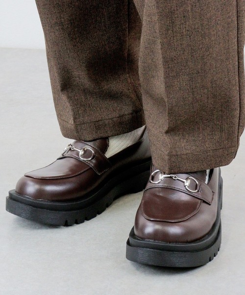 LibertyDoll(リバティードール)の「Liberty doll / 軽量厚底コインローファー ビットローファー (3042)(3043)(ローファー・レディース・ホワイト/ブラック/ダークブラウン/ブラック系その他/ホワイト系/ブラック系/ブラック系1/ダークブラウン系/シルバー/シルバー系1/ブラック系2/ブラック系その他2/イエロー系その他/キャメル・43/41/44/L/S/40/XL/M/LL/42)」の10枚目の写真