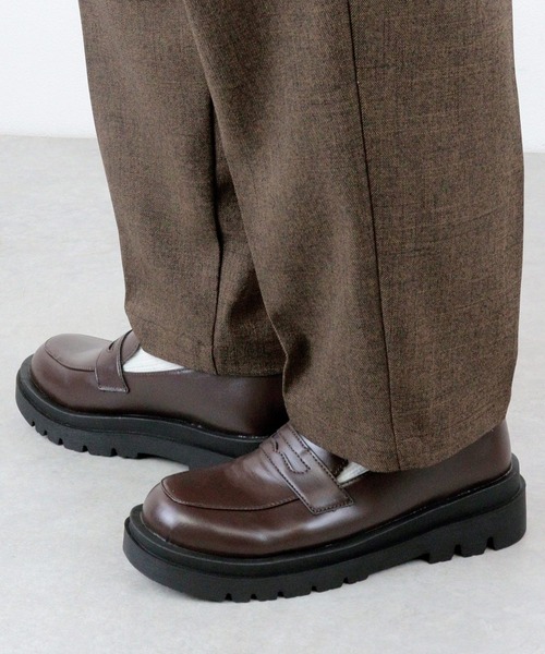 LibertyDoll(リバティードール)の「Liberty doll / 軽量厚底コインローファー ビットローファー (3042)(3043)(ローファー・レディース・ホワイト/ブラック/ダークブラウン/ブラック系その他/ホワイト系/ブラック系/ブラック系1/ダークブラウン系/シルバー/シルバー系1/ブラック系2/ブラック系その他2/イエロー系その他/キャメル・43/41/44/L/S/40/XL/M/LL/42)」の9枚目の写真