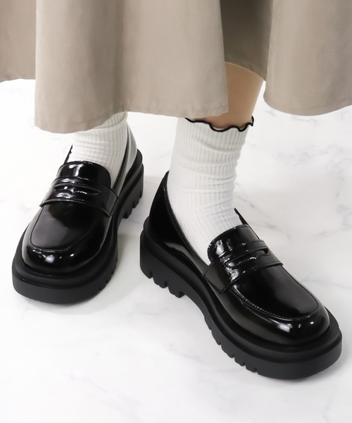 LibertyDoll(リバティードール)の「Liberty doll / 軽量厚底コインローファー ビットローファー (3042)(3043)(ローファー・レディース・ホワイト/ブラック/ダークブラウン/ブラック系その他/ホワイト系/ブラック系/ブラック系1/ダークブラウン系/シルバー/シルバー系1/ブラック系2/ブラック系その他2/イエロー系その他/キャメル・43/41/44/L/S/40/XL/M/LL/42)」の4枚目の写真