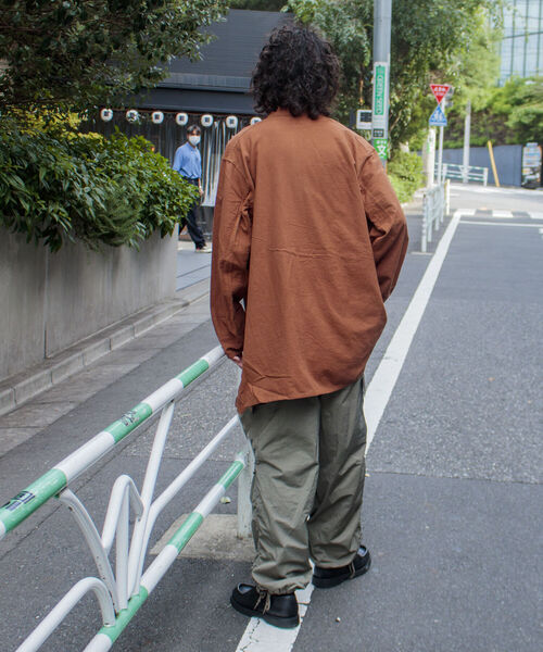 ARMY TWILL（アーミーツイル）の「【ARMY TWILL/アーミーツイル】ミリタリー スモックシャツ（シャツ/ブラウス・メンズ・ダークブラウン/オリーブ・M/L）」の13枚目の写真