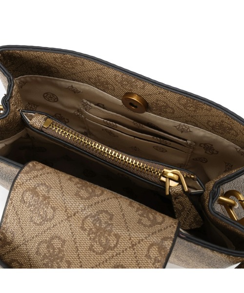 Guess（ゲス）の「ALEXIE Small Bucket（ハンドバッグ・レディース・ベージュ・ONE SIZE）」の13枚目の写真