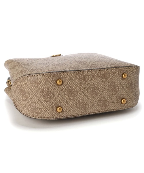 Guess（ゲス）の「ALEXIE Small Bucket（ハンドバッグ・レディース・ベージュ・ONE SIZE）」の15枚目の写真