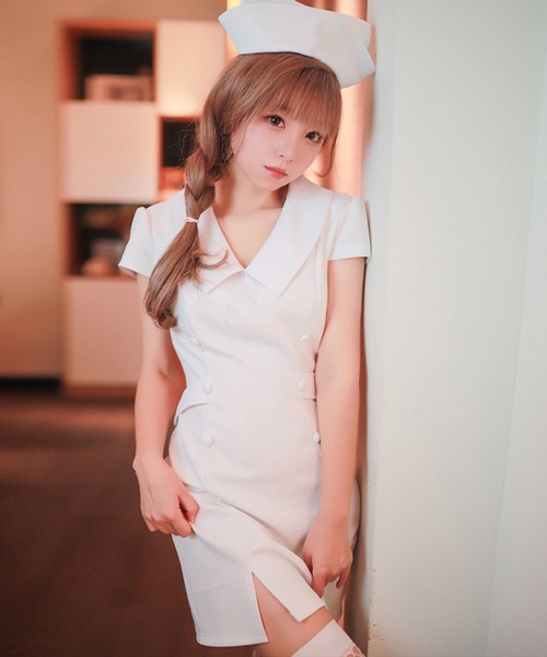 OSYAREVO（オシャレボ）の「コスプレ スリット入りナース服 レディース クリスマス X-mas（コスチューム/パーティーグッズ・レディース・ホワイト/ブラック・MEDIUM/LARGE）」の6枚目の写真