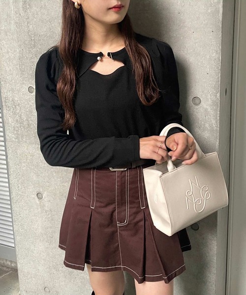 one after another NICE CLAUP（ワンアフターアナザーナイスクラップ）の「ロゴモチーフエンボスミニバック（ショルダーバッグ・レディース・アイボリー/ピンク/グレイッシュベージュ/ブラック・FREE）」の6枚目の写真