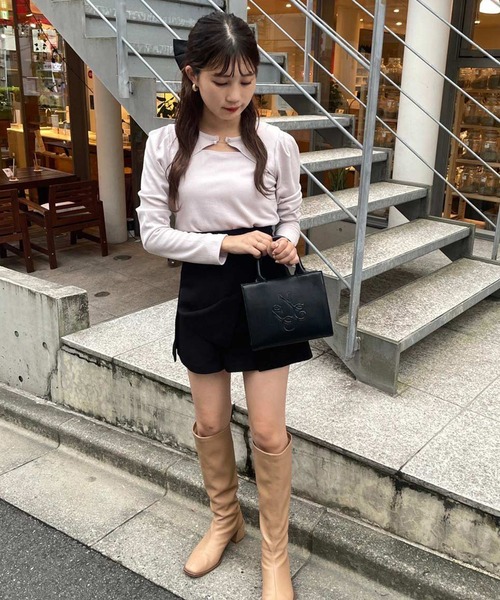 one after another NICE CLAUP（ワンアフターアナザーナイスクラップ）の「ロゴモチーフエンボスミニバック（ショルダーバッグ・レディース・アイボリー/ピンク/グレイッシュベージュ/ブラック・FREE）」の7枚目の写真