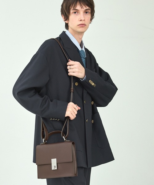 EMMA CLOTHES（エマクローズ）の「シンセティックレザー 2WAYショルダーハンドルバッグ EMMA CLOTHES（ショルダーバッグ・メンズ・ブラック/ダークブラウン・FREE）」の3枚目の写真