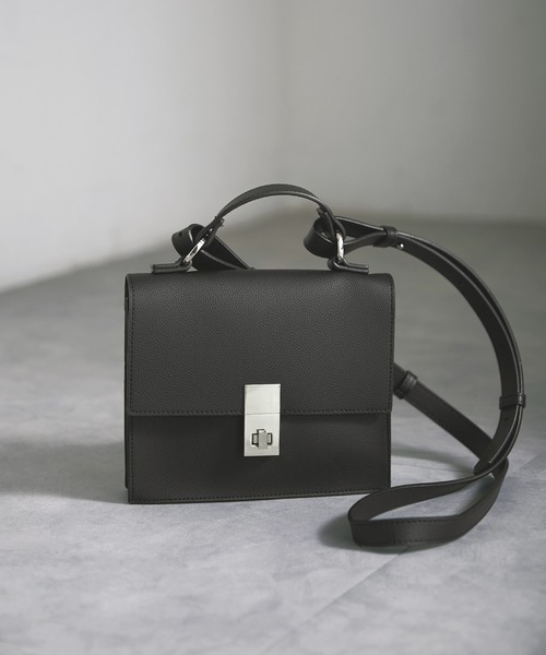 EMMA CLOTHES（エマクローズ）の「シンセティックレザー 2WAYショルダーハンドルバッグ EMMA CLOTHES（ショルダーバッグ・メンズ・ブラック/ダークブラウン・FREE）」の7枚目の写真