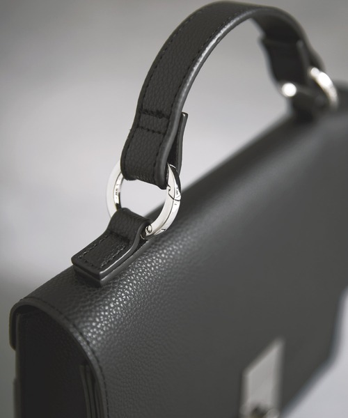 EMMA CLOTHES（エマクローズ）の「シンセティックレザー 2WAYショルダーハンドルバッグ EMMA CLOTHES（ショルダーバッグ・メンズ・ブラック/ダークブラウン・FREE）」の17枚目の写真