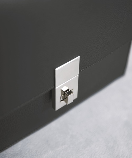 EMMA CLOTHES（エマクローズ）の「シンセティックレザー 2WAYショルダーハンドルバッグ EMMA CLOTHES（ショルダーバッグ・メンズ・ブラック/ダークブラウン・FREE）」の18枚目の写真