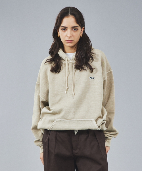 PENNEYS(ぺニーズ)の「【PENNEY'S】ペニーズ キツネ/ペニーズ フォックス/THE FOX 別注ピグメントスウェットフードパーカー(パーカー・メンズ・ベージュ/サックスブルー/スミクロ/ネイビー・M/L)」の3枚目の写真