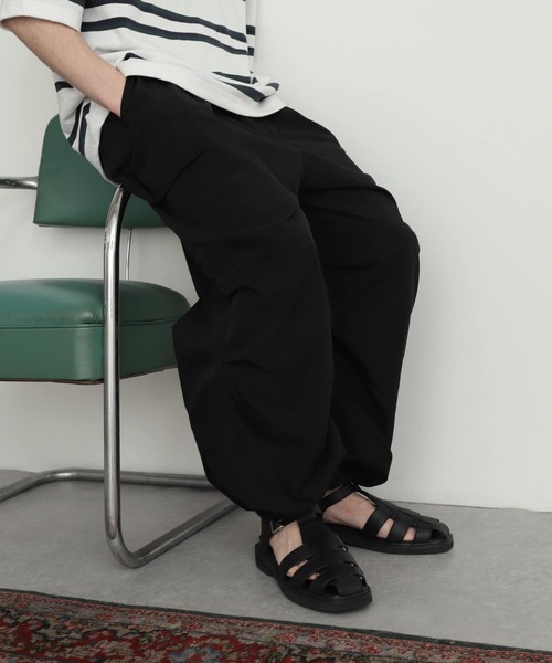 SENSE OF PLACE by URBAN RESEARCH(センスオブプレイスバイアーバンリサーチ)の「ワイドカーゴパンツ(その他パンツ・メンズ・ブラック/モカ/ライトベージュ・MEDIUM/LARGE)」の2枚目の写真
