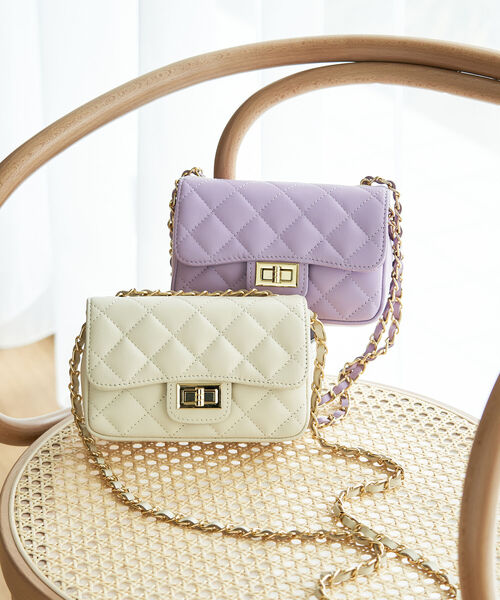 NOLLEY’S（ノーリーズ）の「【五明祐子さんコラボアイテム】キルティングポシェット（ショルダーバッグ・レディース・アイボリー/ラベンダー・FREE）」の2枚目の写真